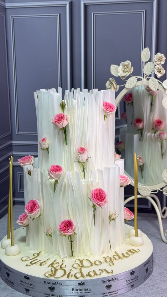 Yenilebilir Kağıtlı Çiçekli Tasarım Pasta