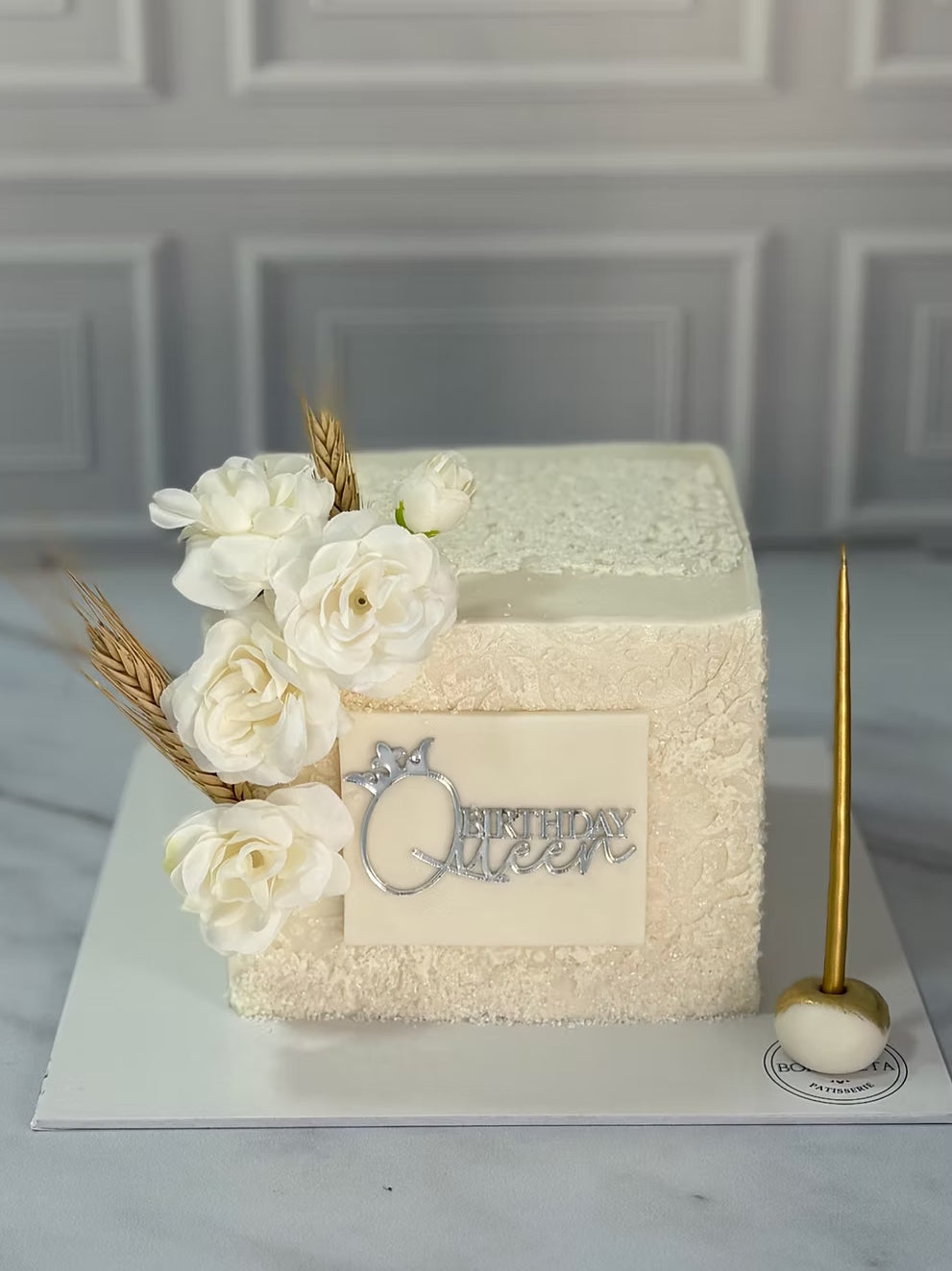 Beyaz Güllü Birthday Queen Pasta