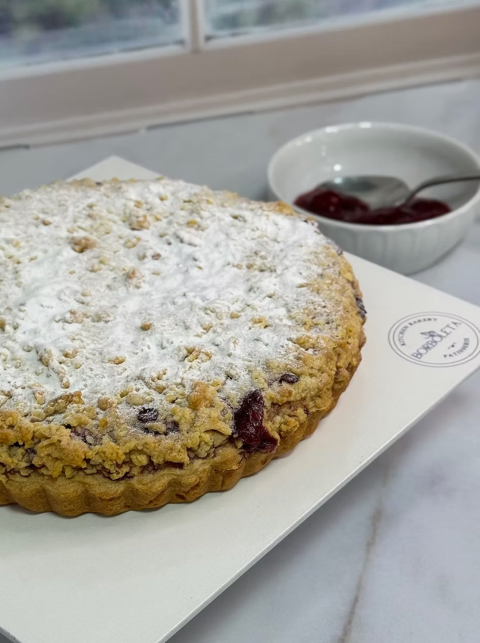 Tereyağlı Vişneli Turta