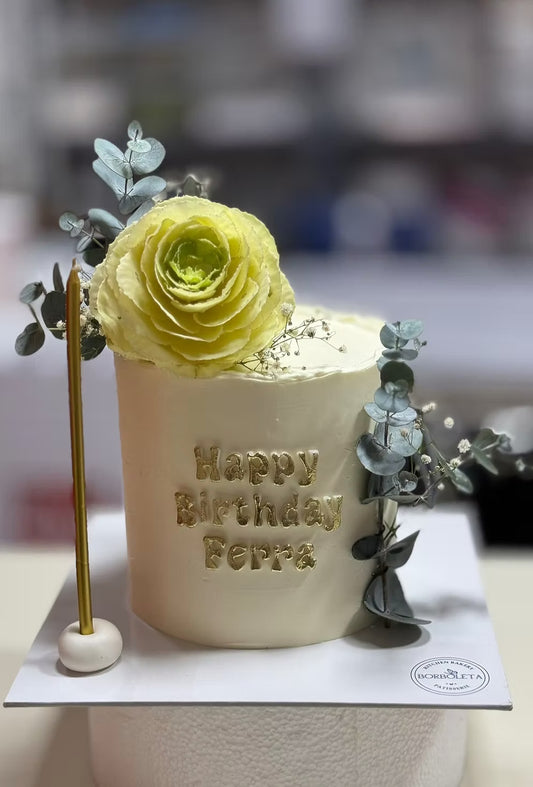 Gül ve Yazılı Doğum Günü Pastası