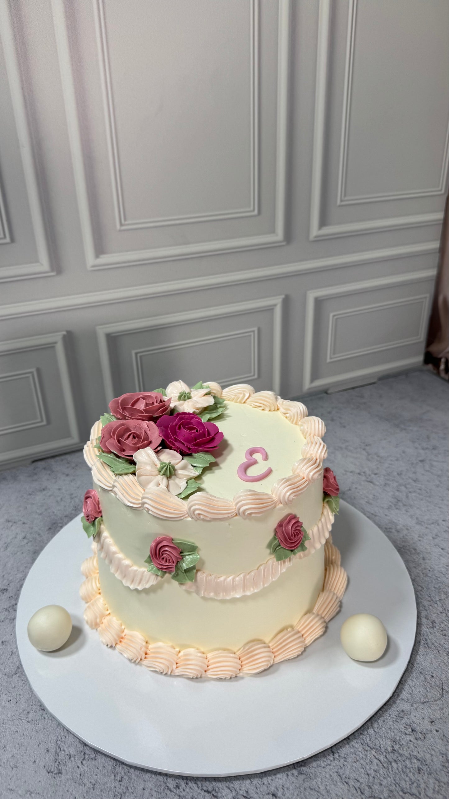 Çiçek Detaylı Vintage Pasta