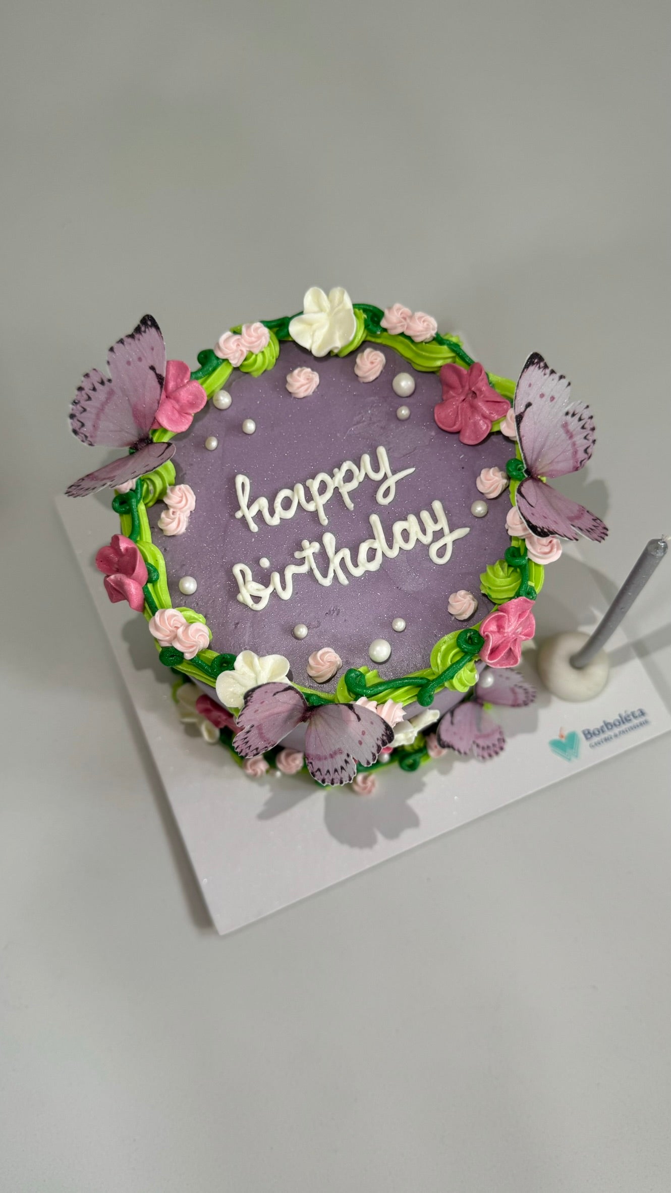Kelebekli ve Çiçekli Doğum Günü Pastası