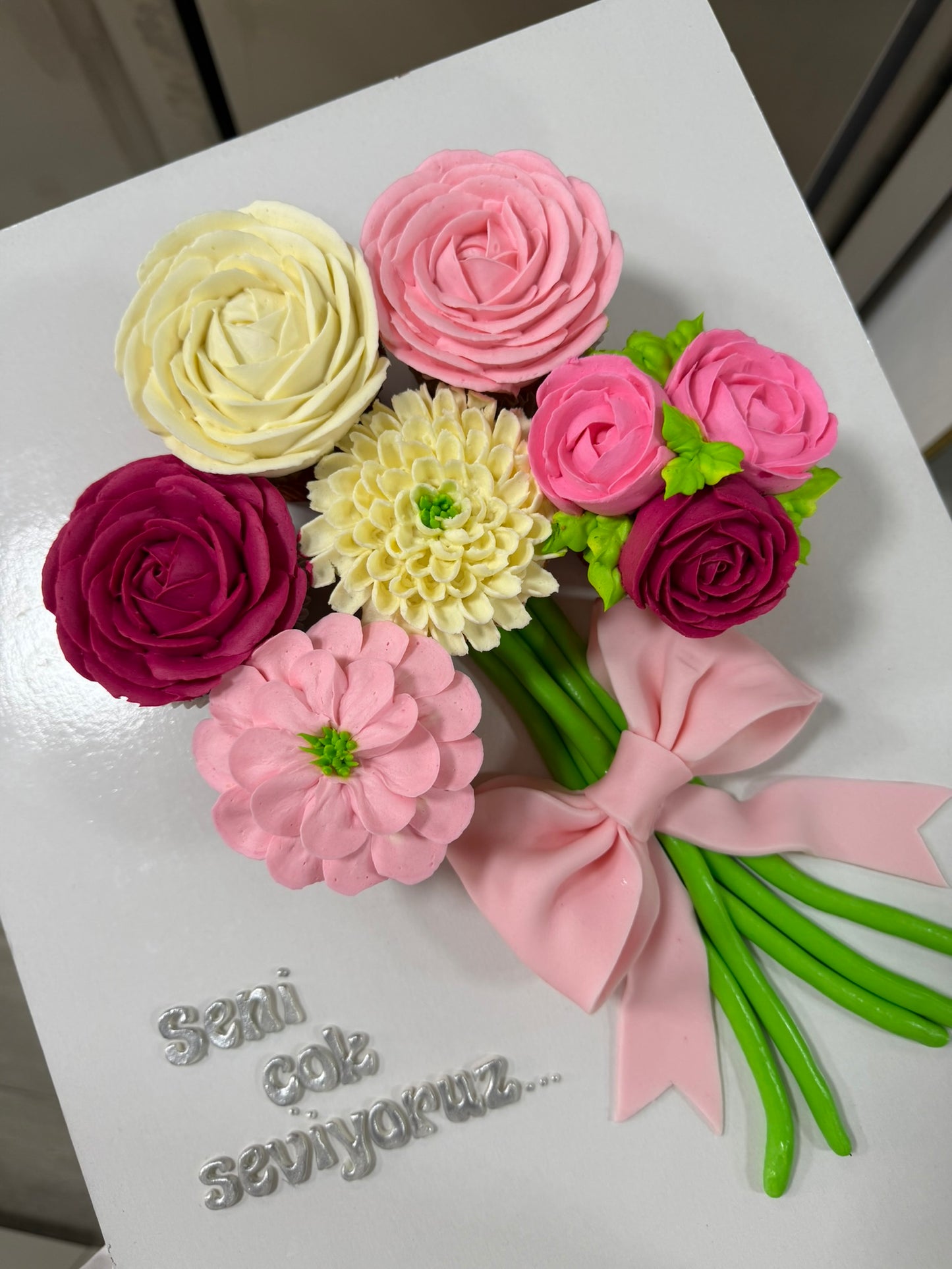 Lüks 6'lı Cupcake Çiçek Buketi
