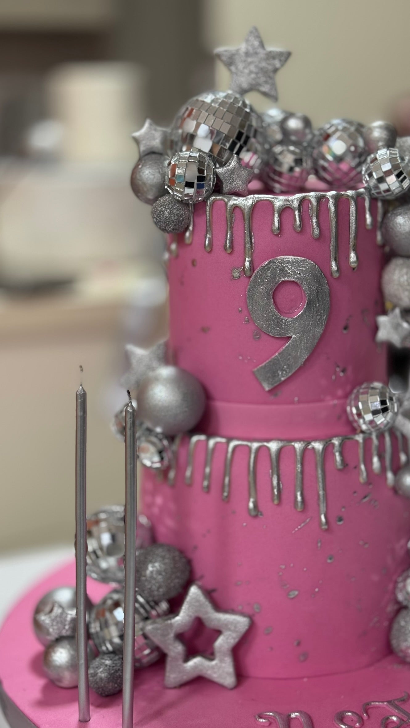 Disko Topu Süslemeli 2 Katlı Pasta