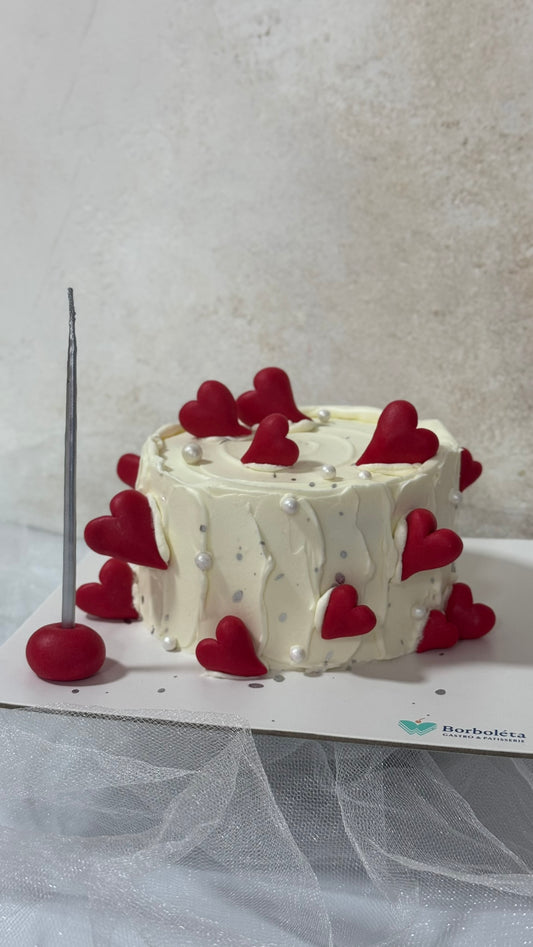 Kırmızı Kalpli Pasta
