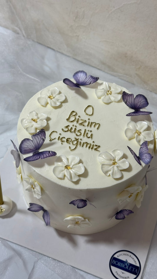 O Bizim Süslü Çiçeğimiz Pasta
