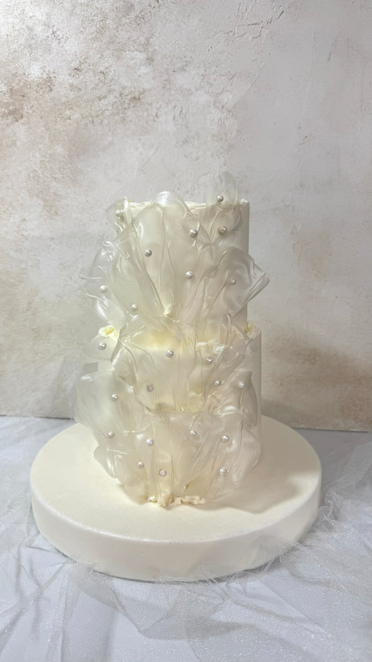 İnci ve Beyaz Dekor Süsleme Görünümlü Pasta