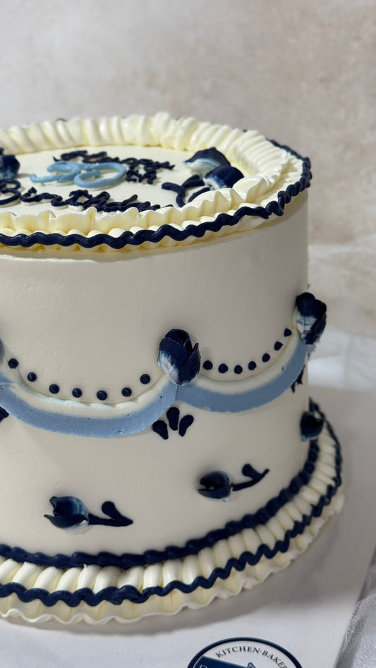 Retro Lacivet-Beyaz Temalı Doğum Günü Pasta