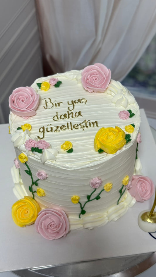 Gül Tasarımlı Pasta