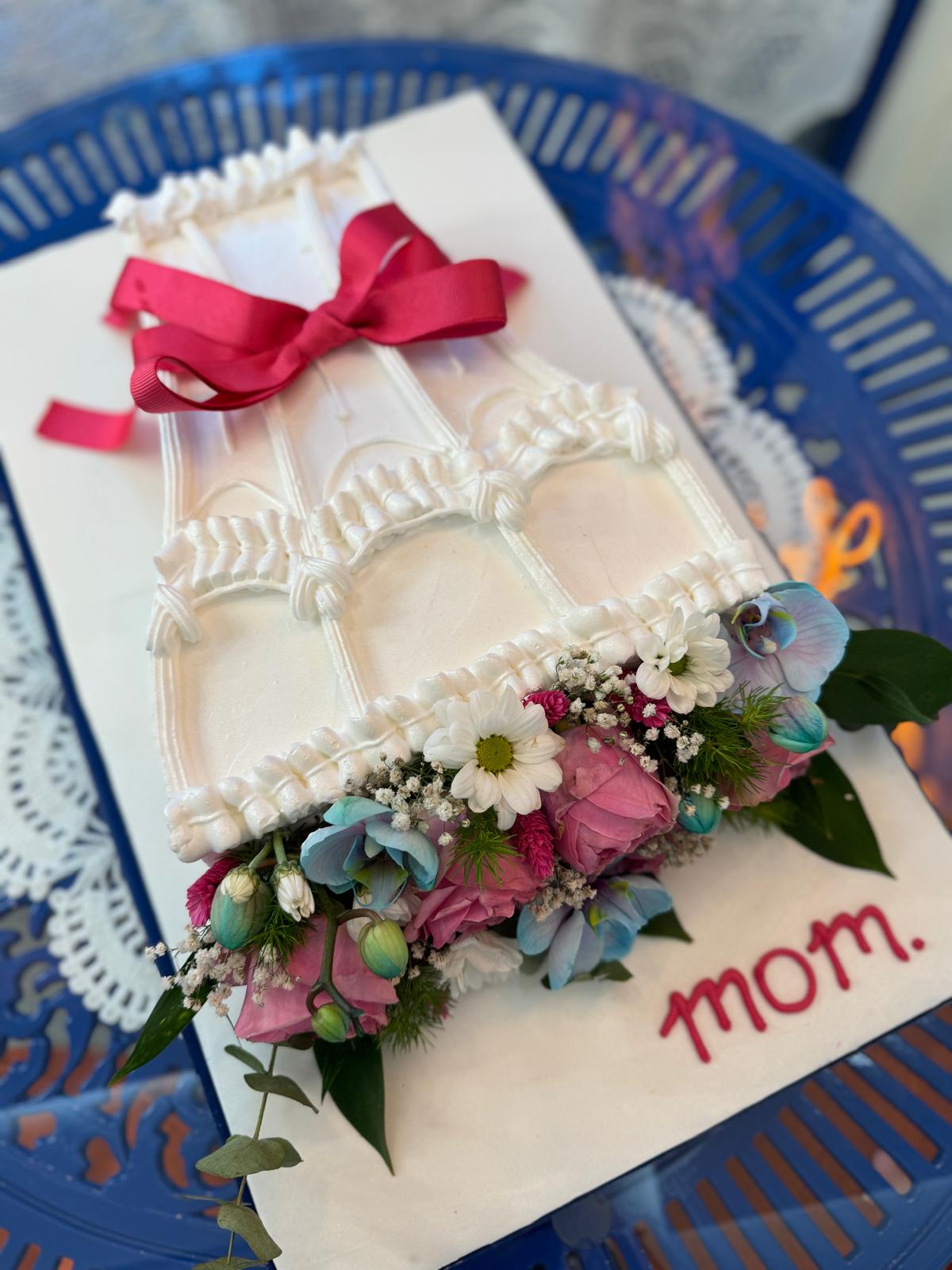 Anneler Günü Çiçek Buketi Pasta