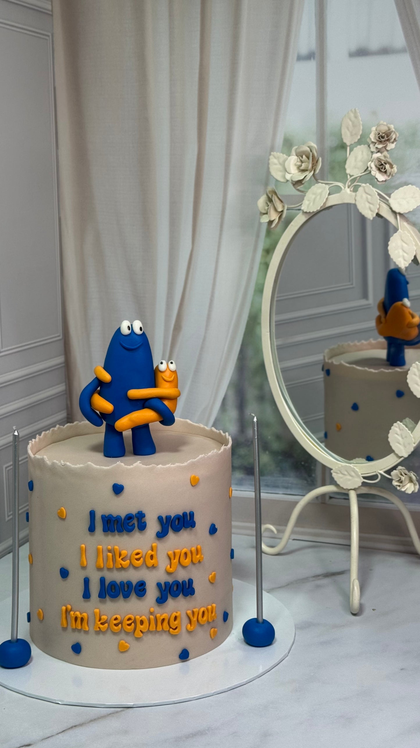 Sarılan Figürlü ve  Yazılı Pasta