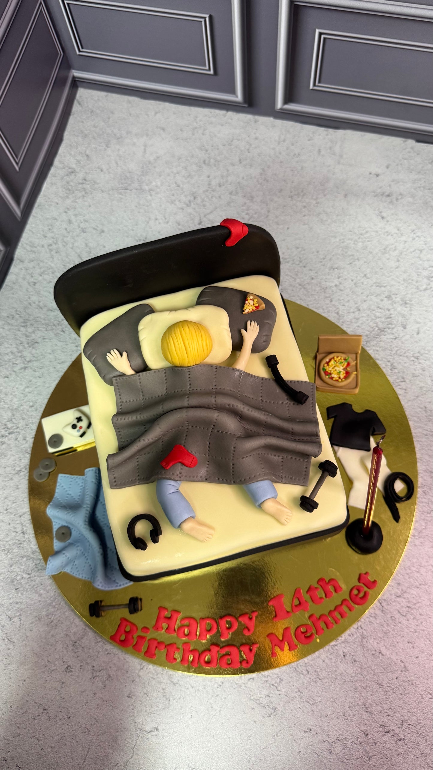 Genç Odası Konsept Pastası