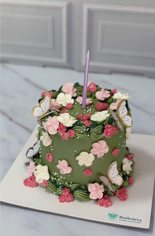 Çiçekli Ve Kelebekli Pasta