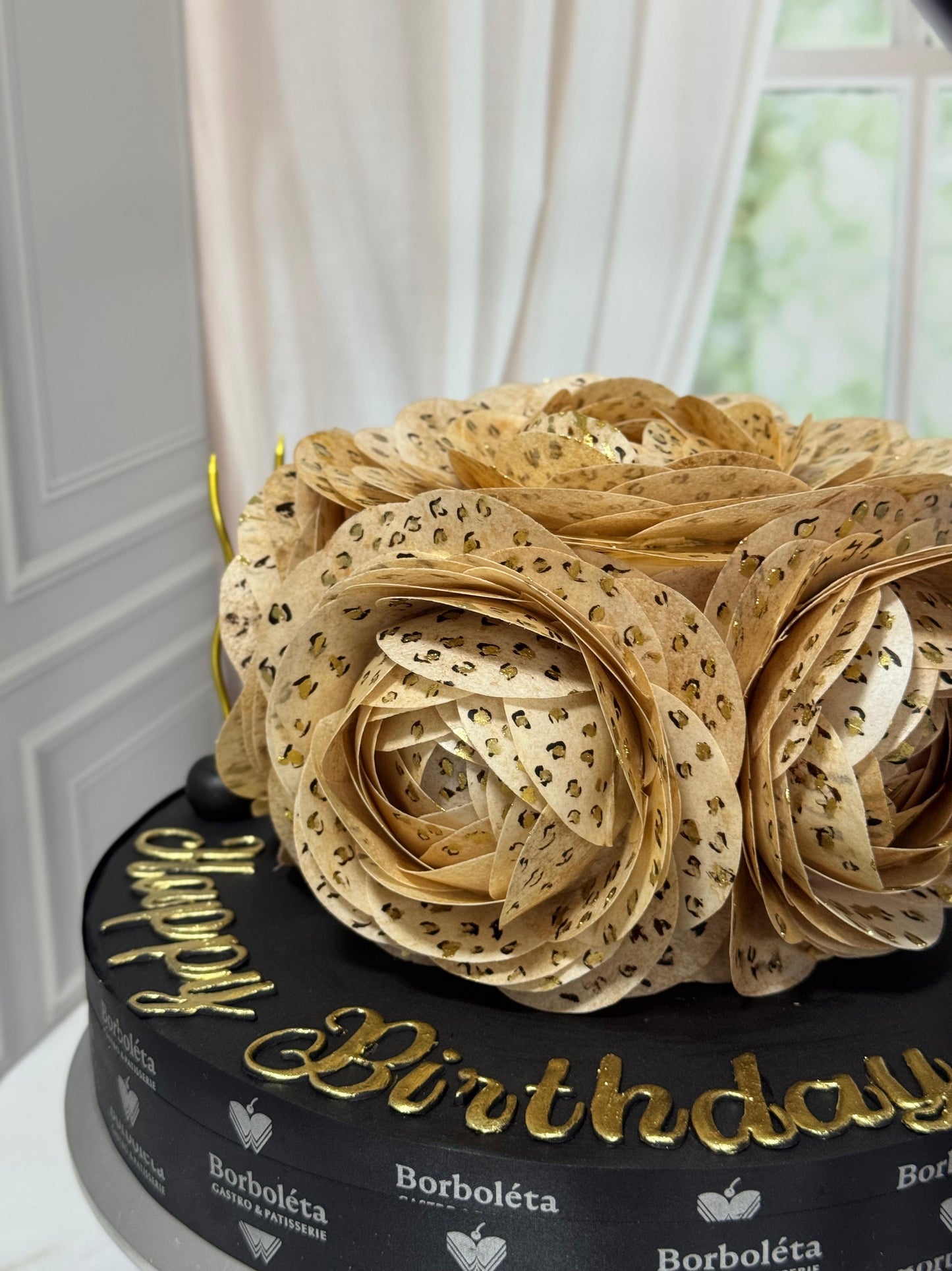 Leopar Desenli 3 Boyutlu Güllü Pasta