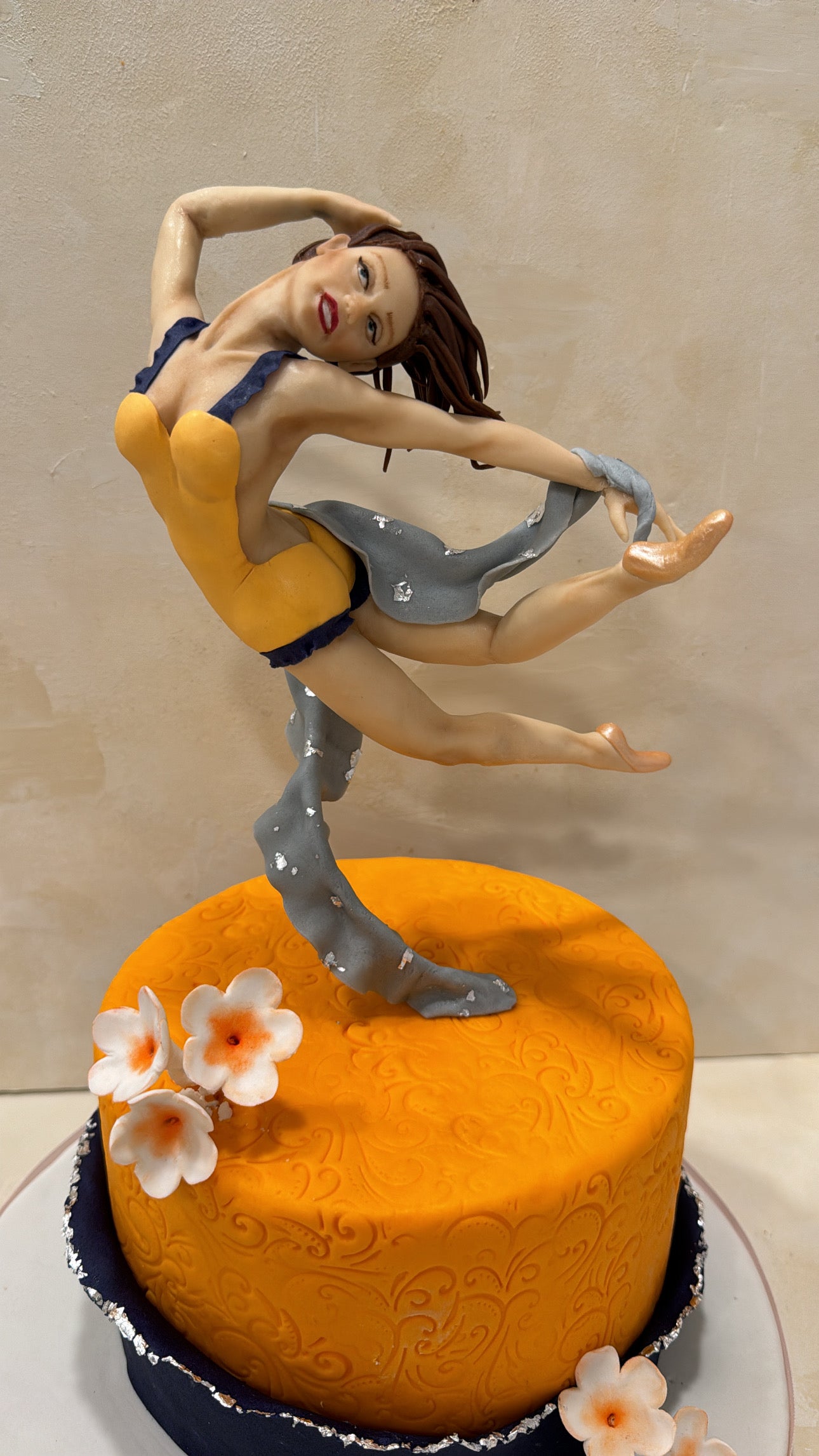 Dansçı Figürlü Pasta