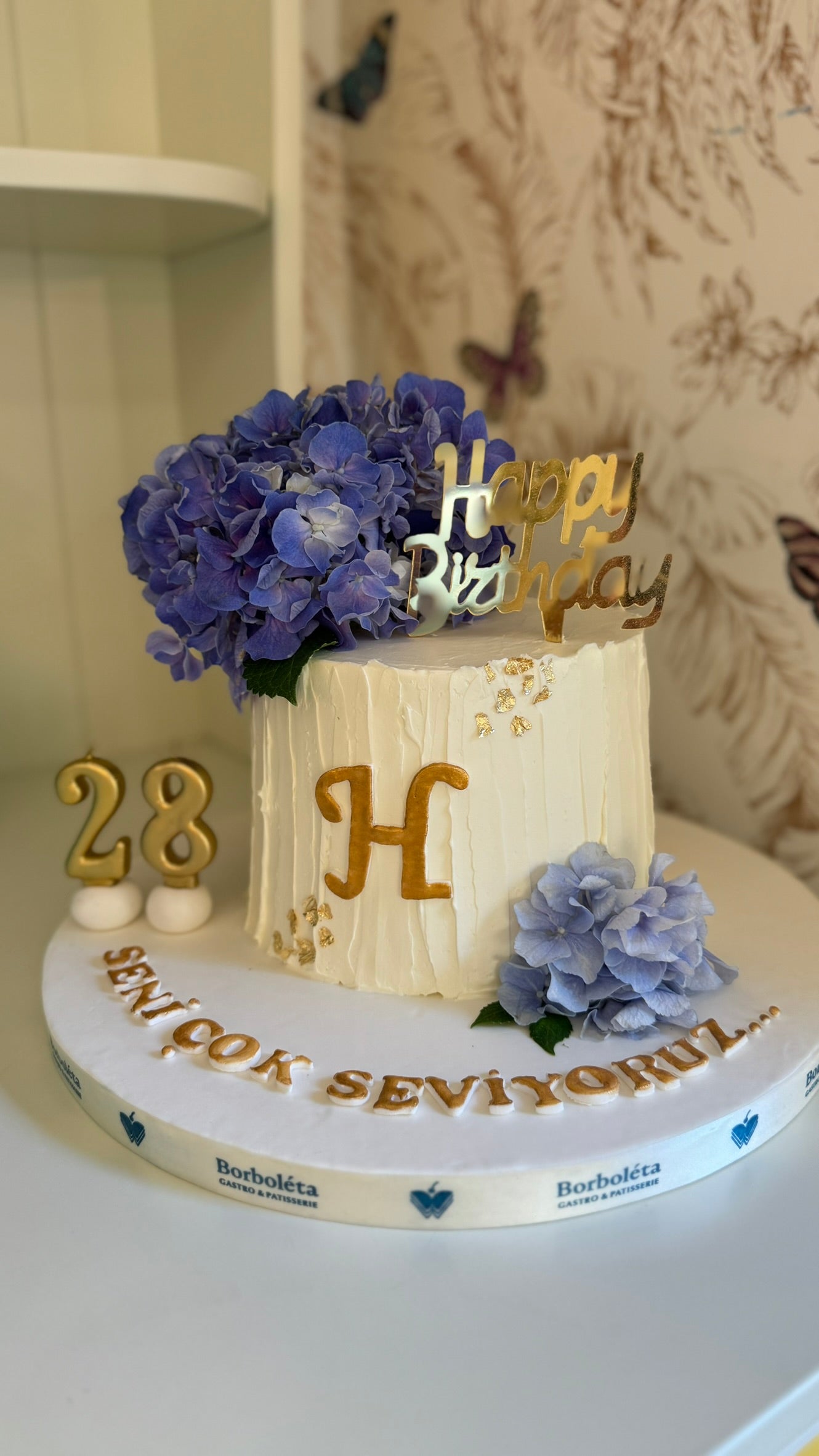 Ortancalı Kadın Doğum Günü Pastası