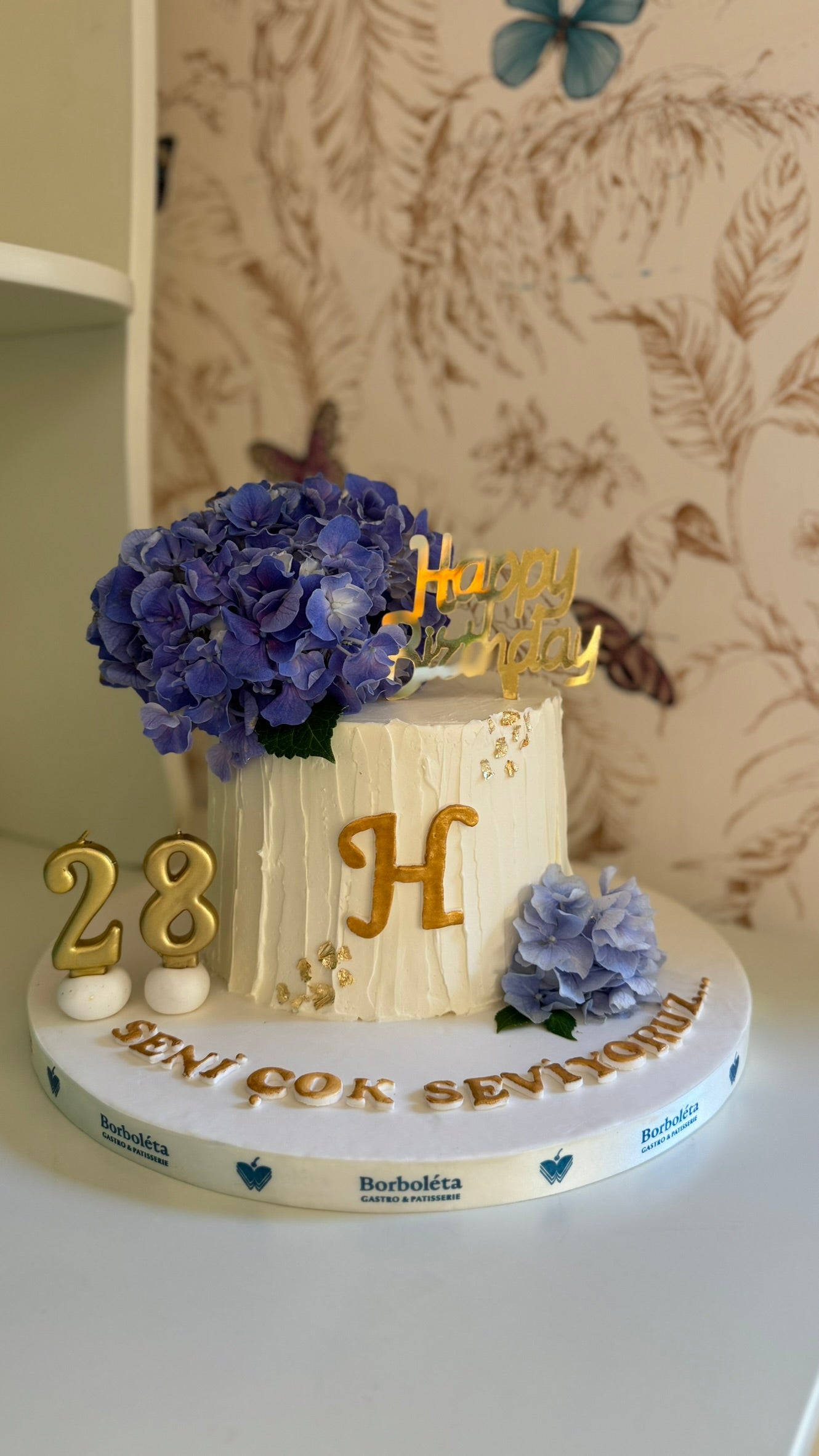 Ortancalı Kadın Doğum Günü Pastası