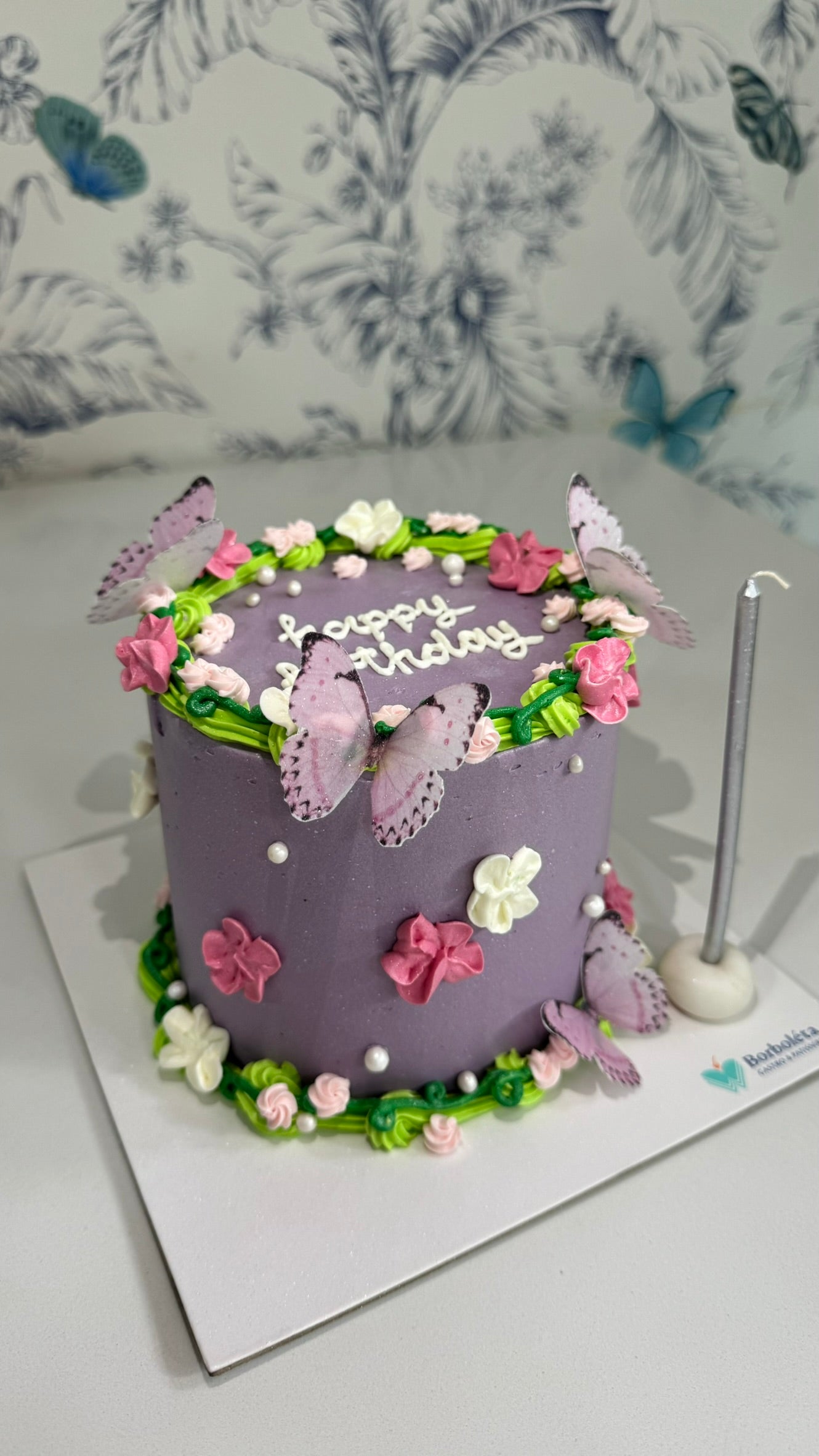 Kelebekli ve Çiçekli Doğum Günü Pastası