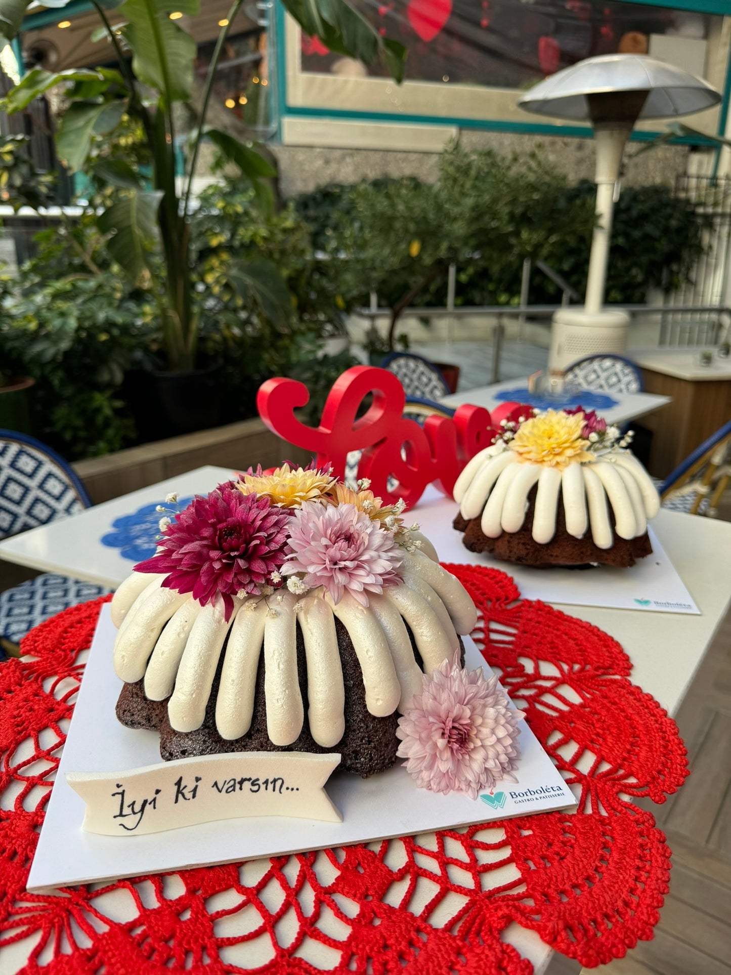 Çiçek Süslemeli Bundt Cake