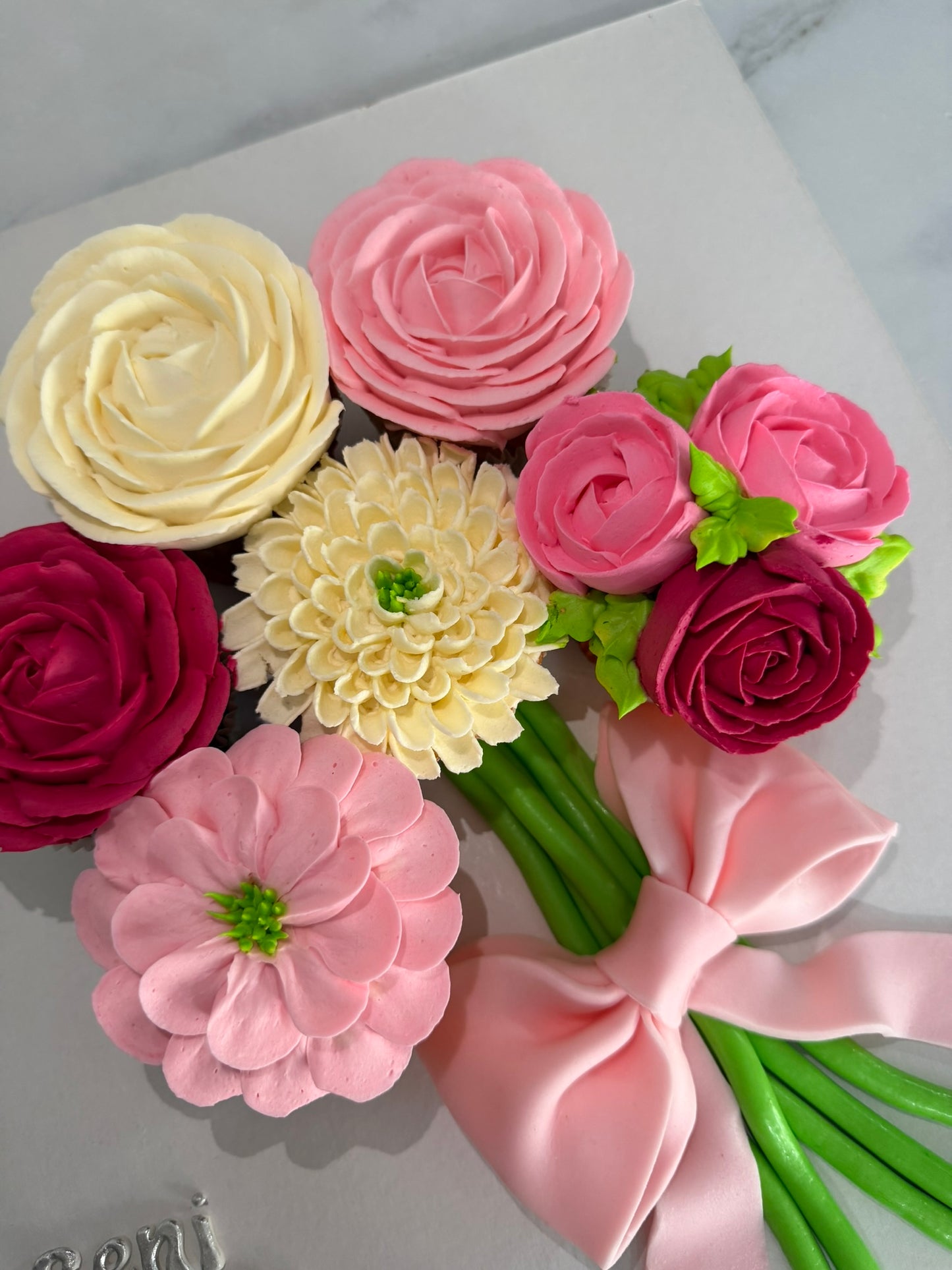 Lüks 6'lı Cupcake Çiçek Buketi