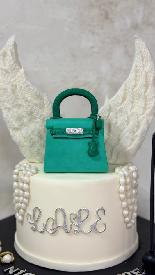 İncili ve Çantalı Kadın Doğum Günü Pastası