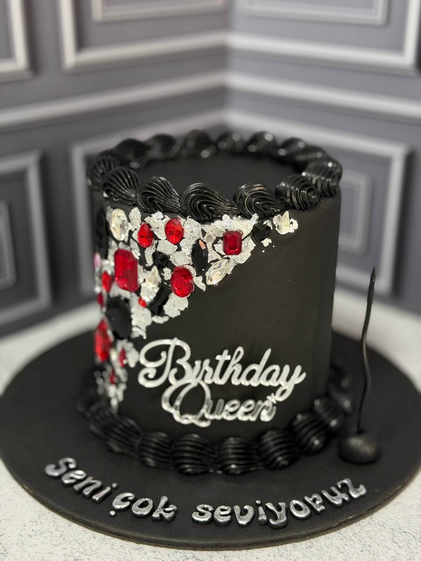 Siyah Birthday Queen Mücevher Pasta