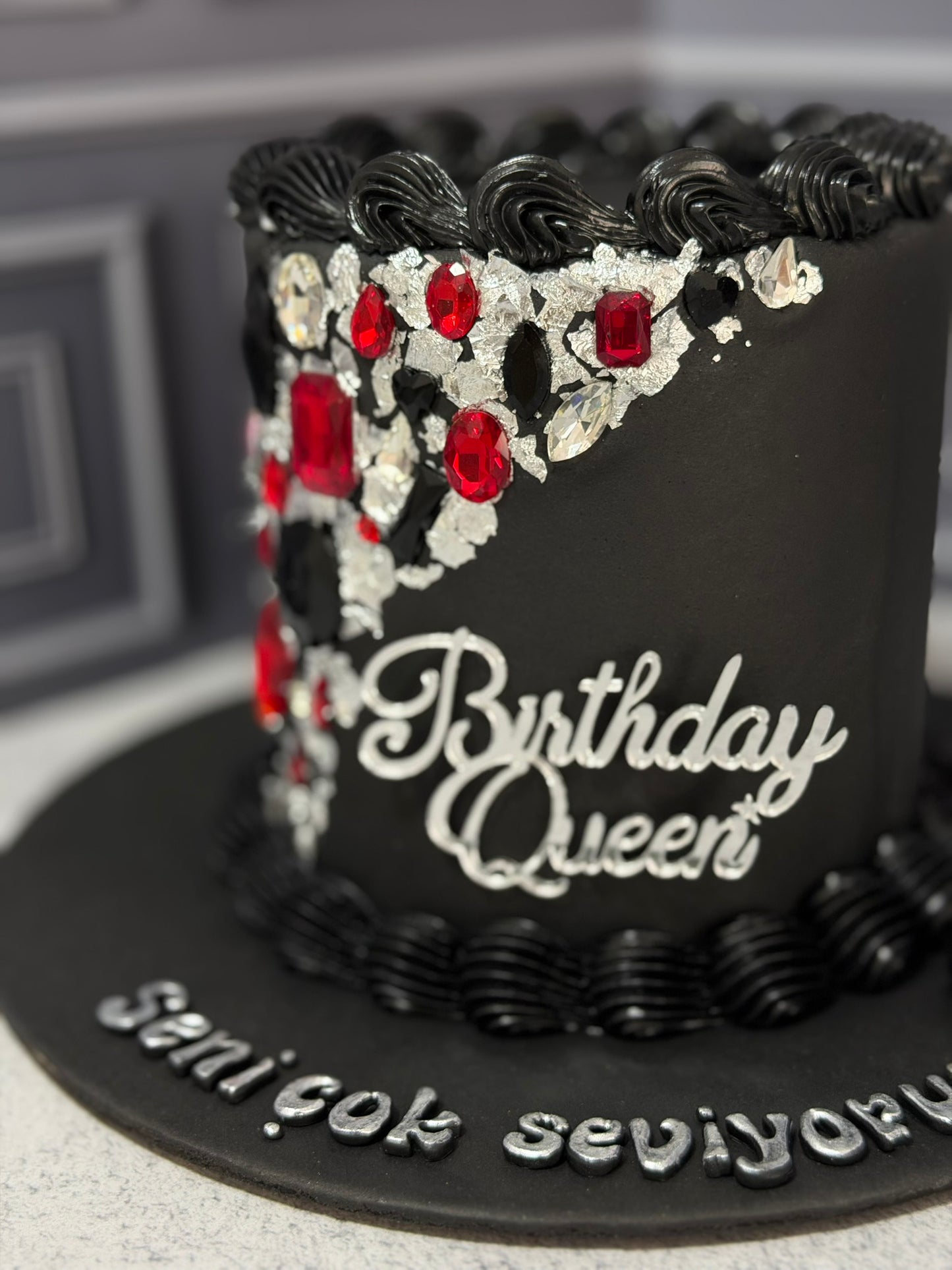 Siyah Birthday Queen Mücevher Pasta