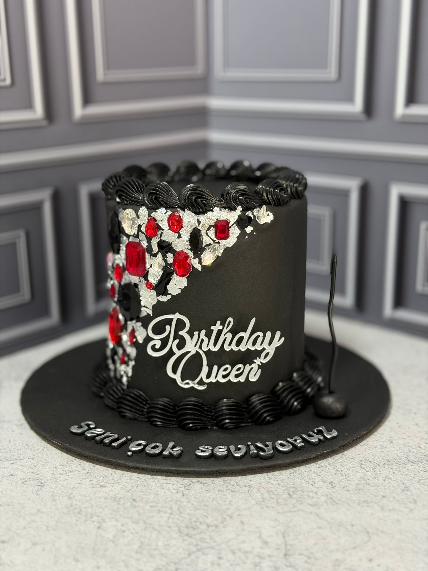 Siyah Birthday Queen Mücevher Pasta