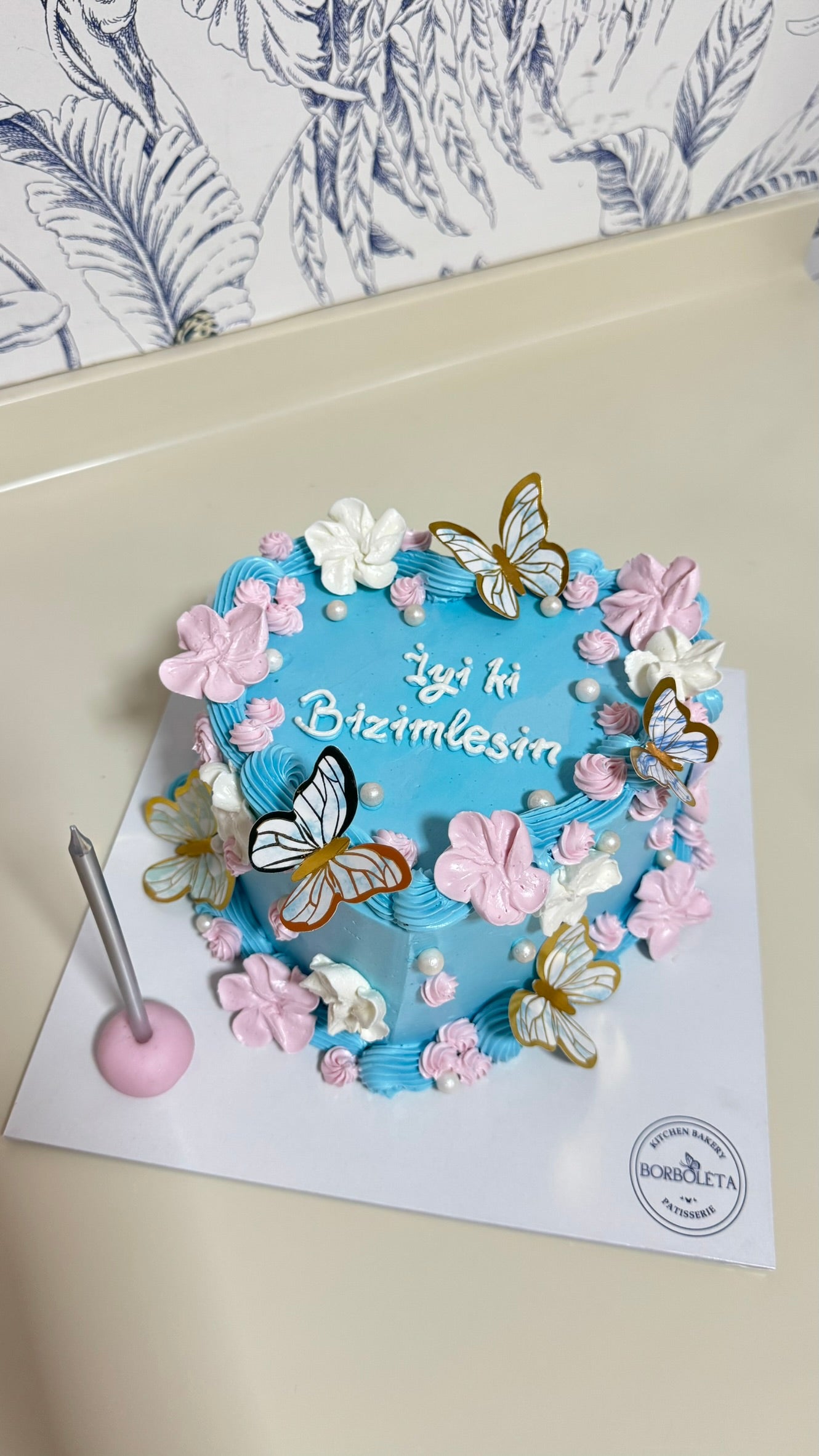 İyi ki Bizimlesin Kelebekli Pasta