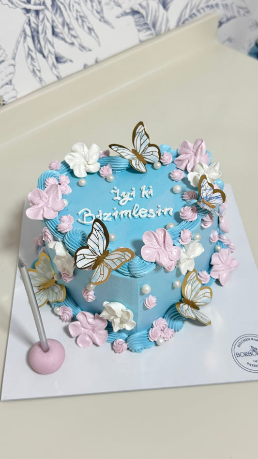 İyi ki Bizimlesin Kelebekli Pasta