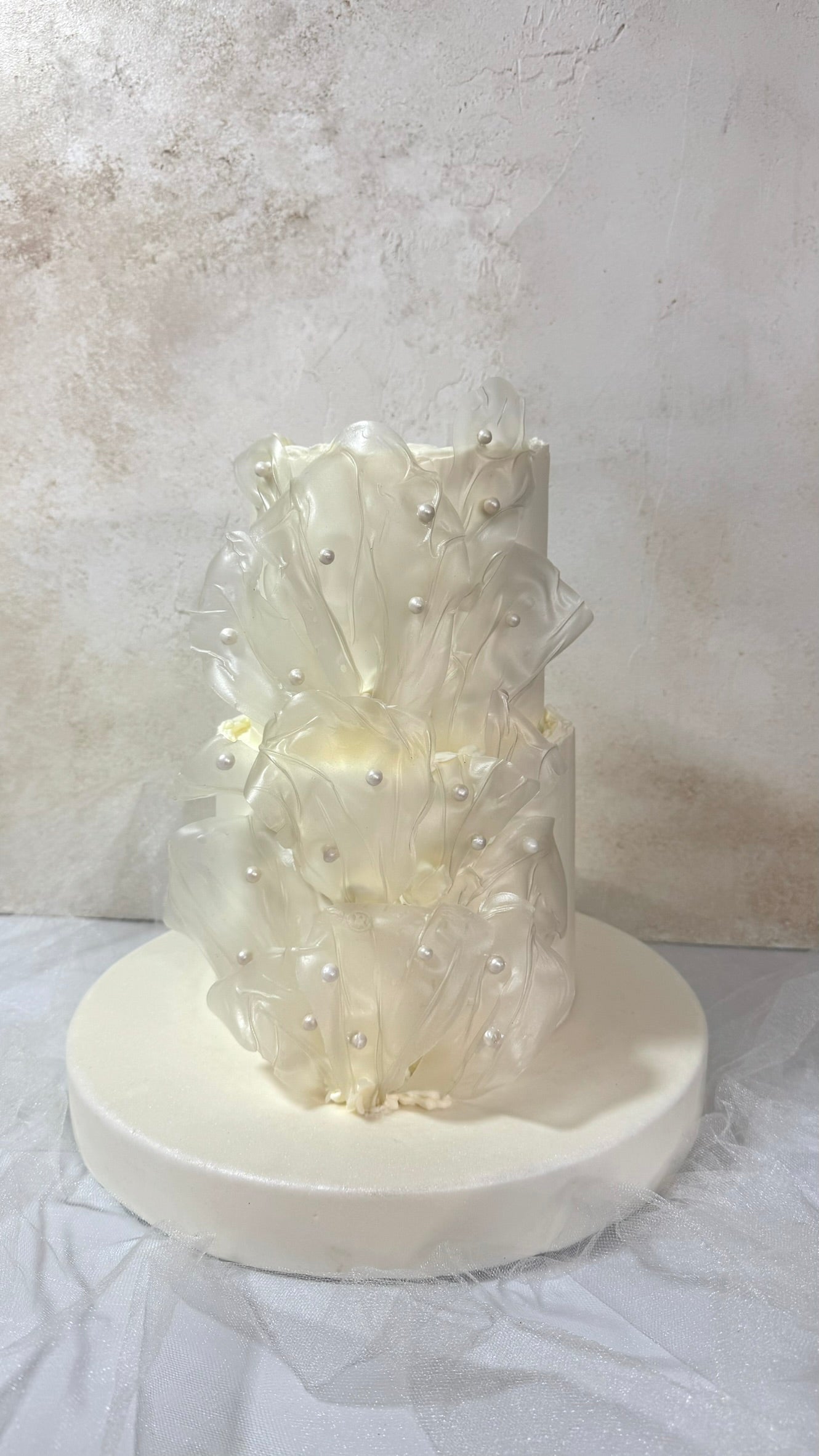 İnci ve Beyaz Dekor Süsleme Görünümlü Pasta