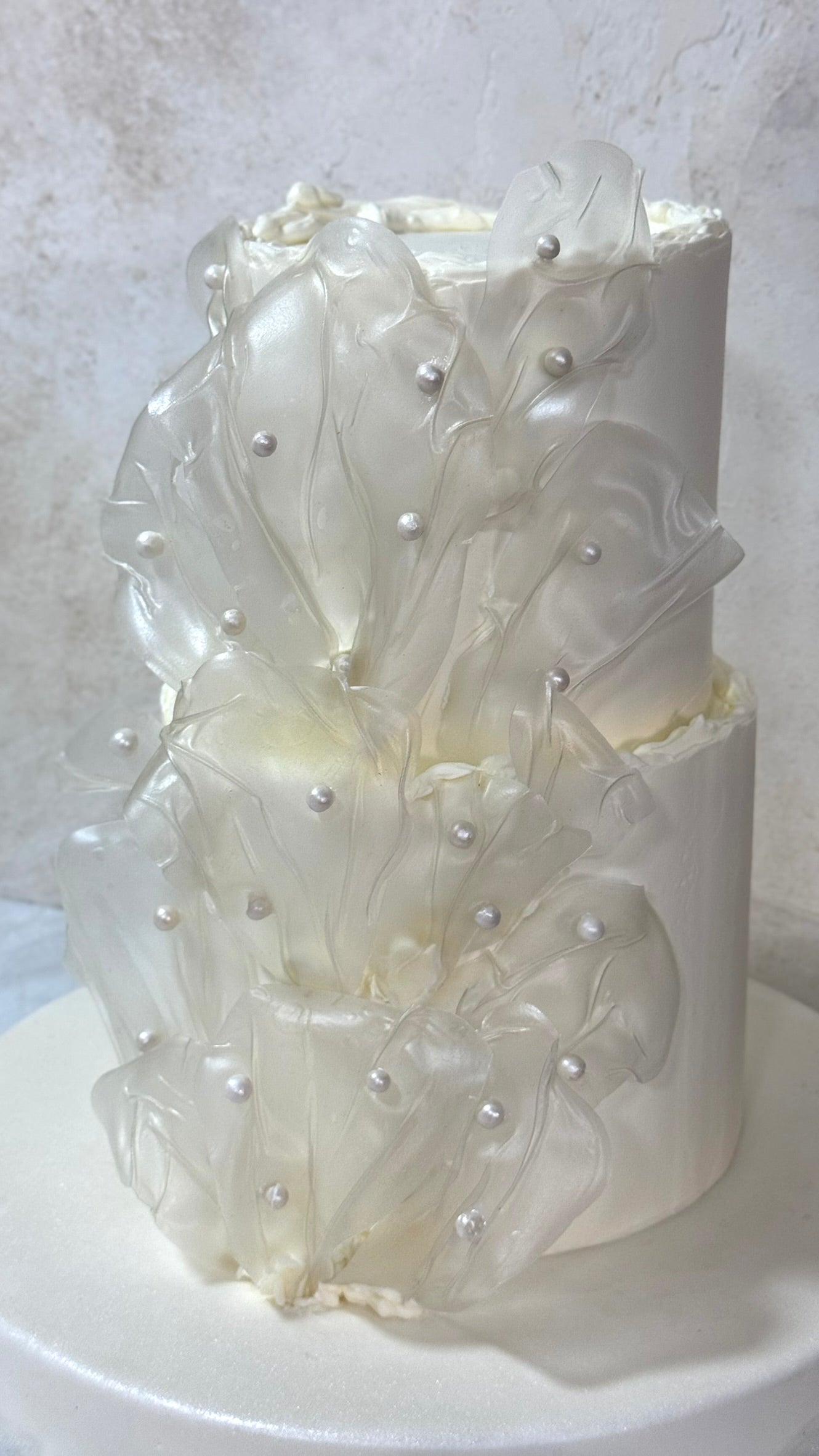 İnci ve Beyaz Dekor Süsleme Görünümlü Pasta