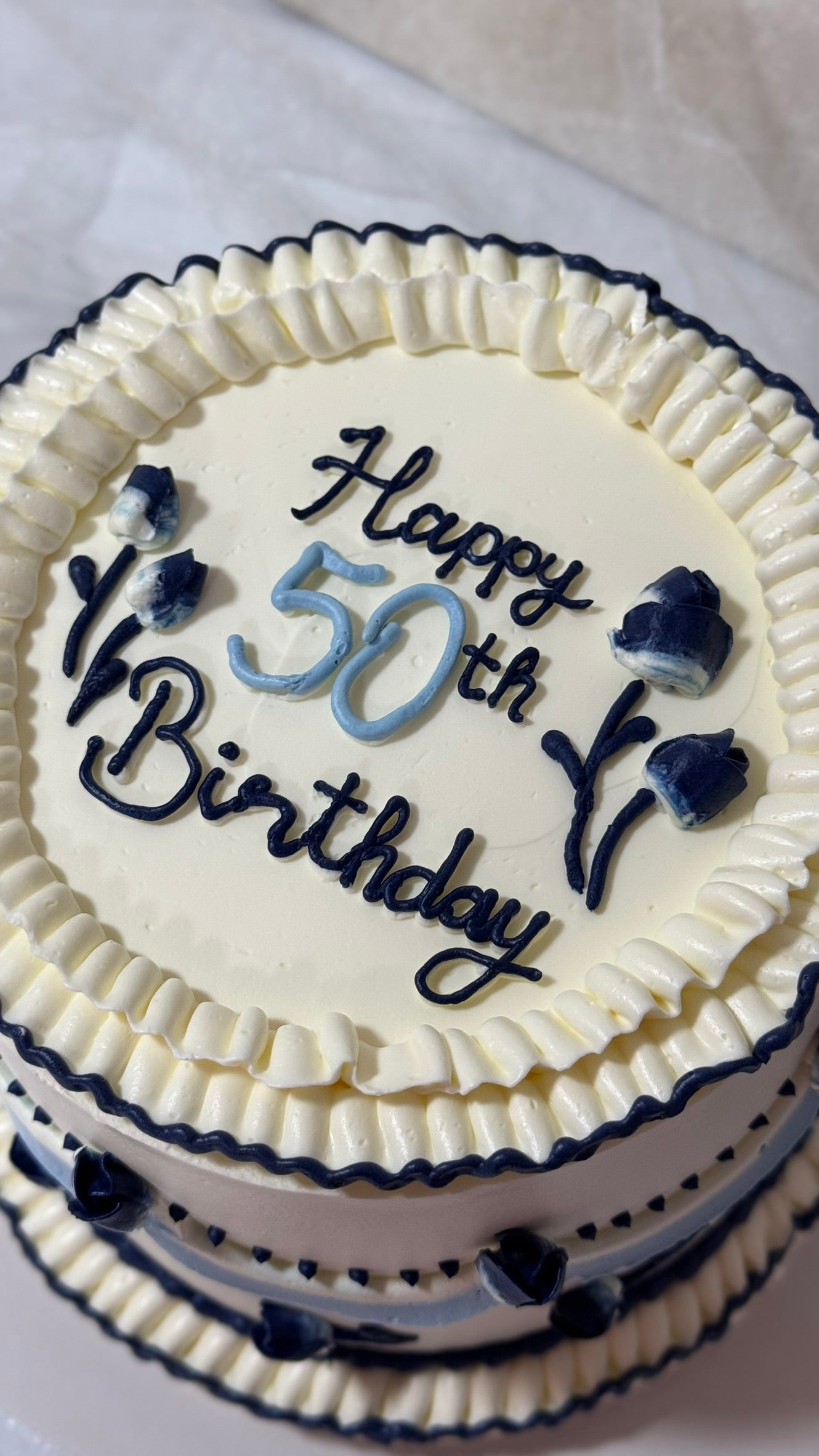 Retro Lacivet-Beyaz Temalı Doğum Günü Pasta