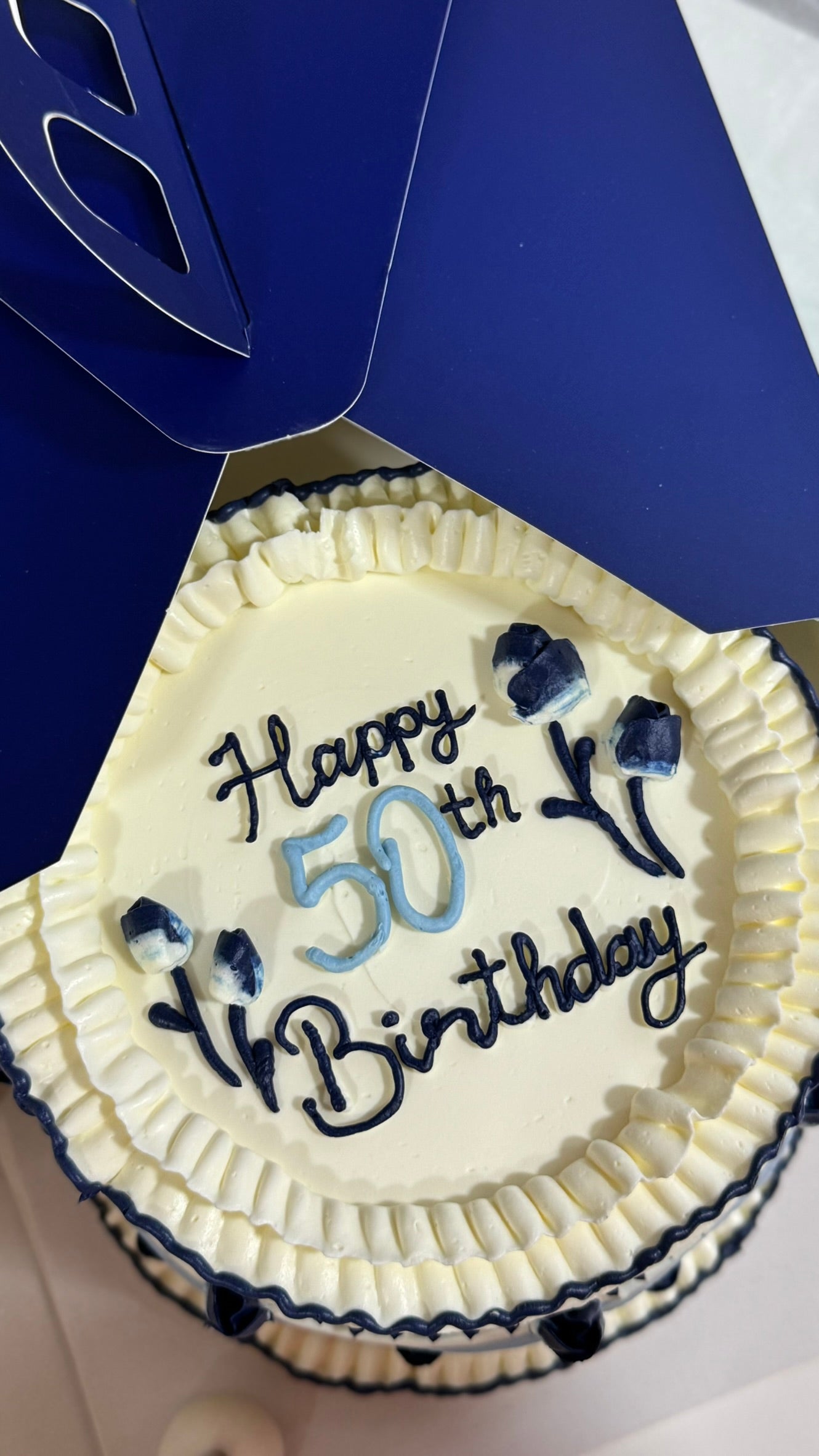 Retro Lacivet-Beyaz Temalı Doğum Günü Pasta
