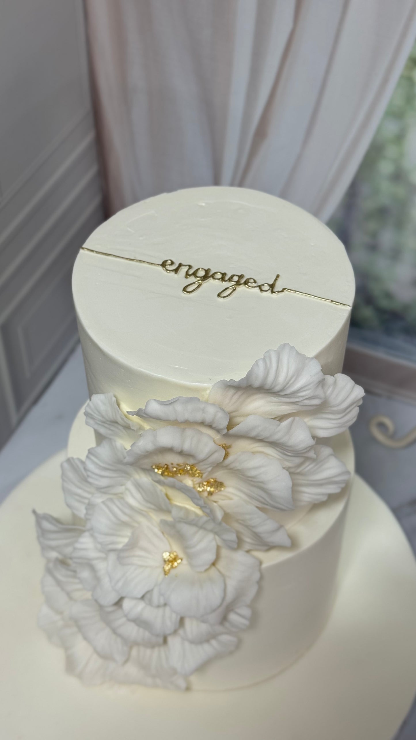 2 Katlı Floral Tasarım Nişan Pastası