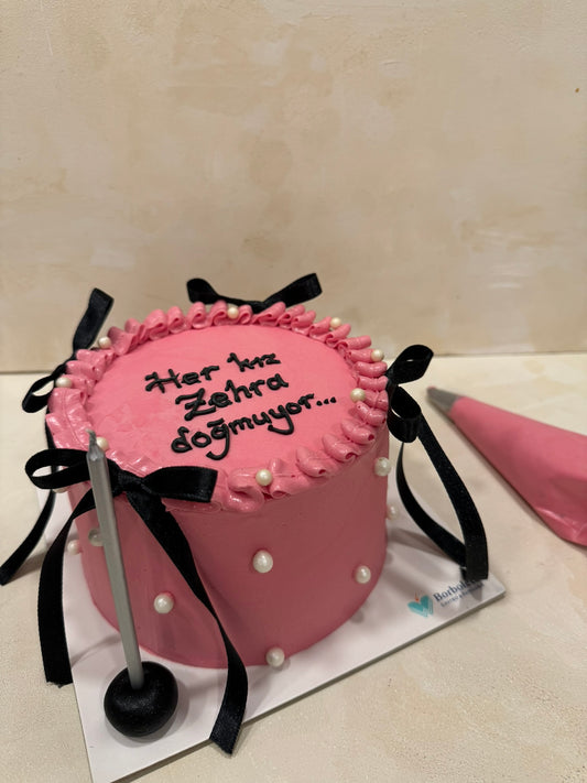 Yazılı Retro İnci Süslemeli Pasta