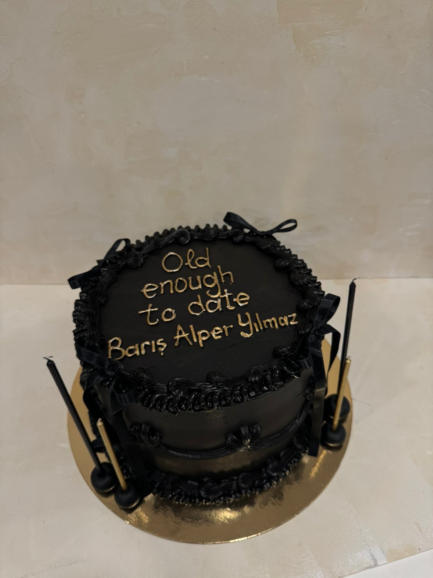 Yazılı Siyah Retro Pasta