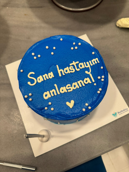 Mavi Renkli Yazılı Pasta