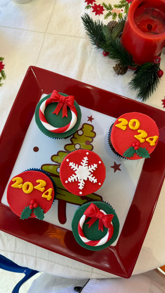 Yılbaşı Konseptli Cupcake
