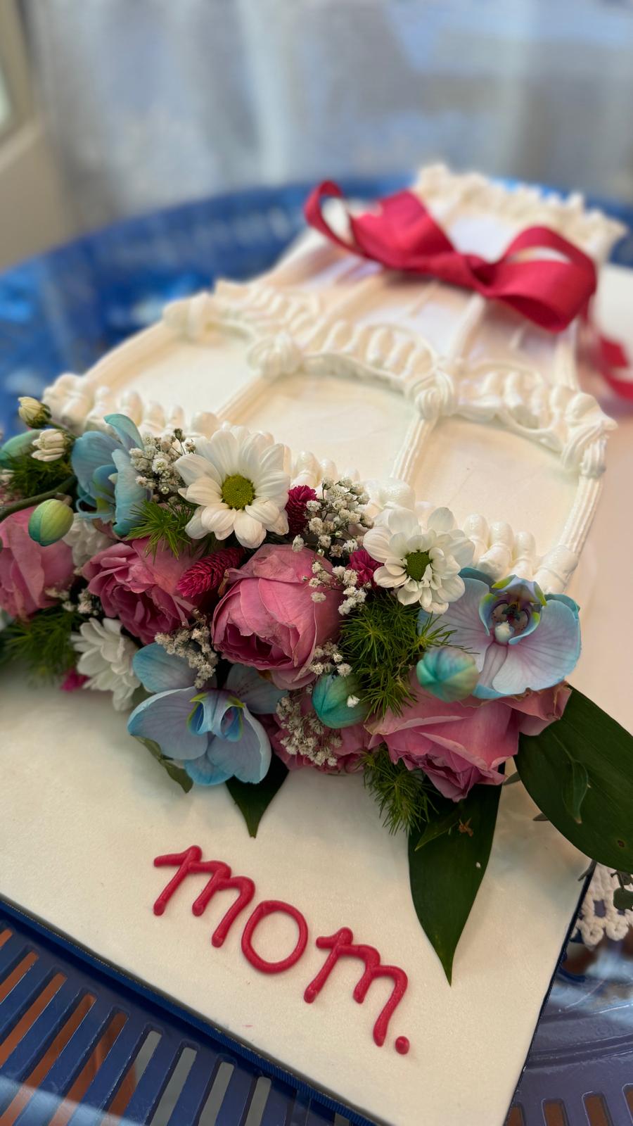 Anneler Günü Çiçek Buketi Pasta