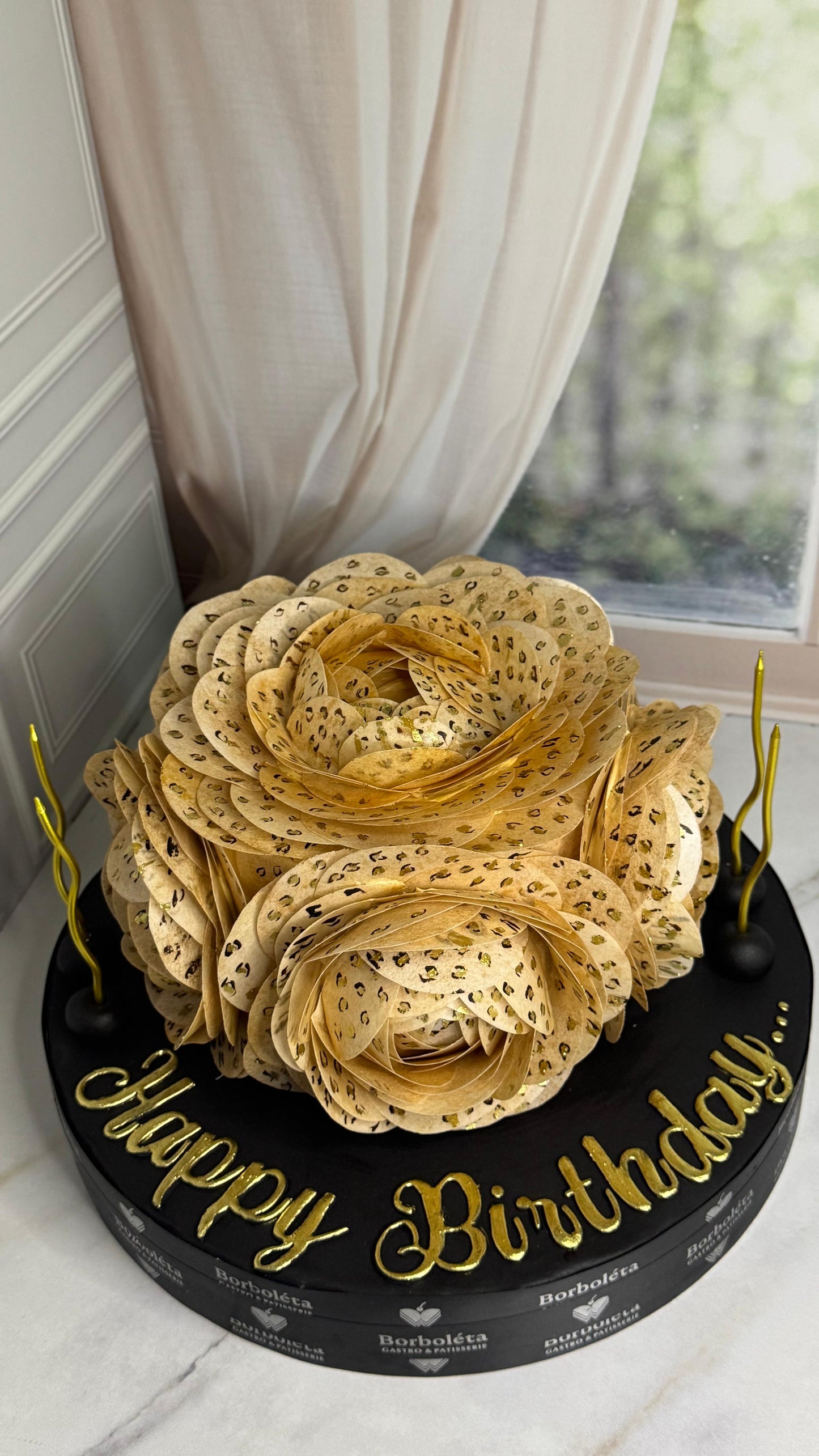 Leopar Desenli 3 Boyutlu Güllü Pasta