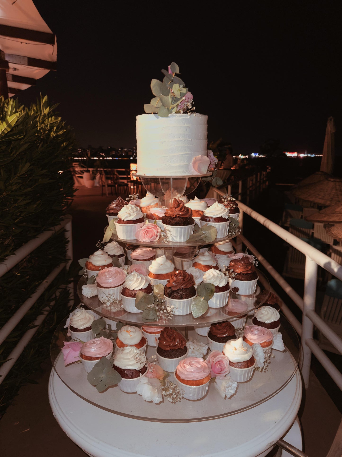 Cupcake Standlı Düğün Pastası