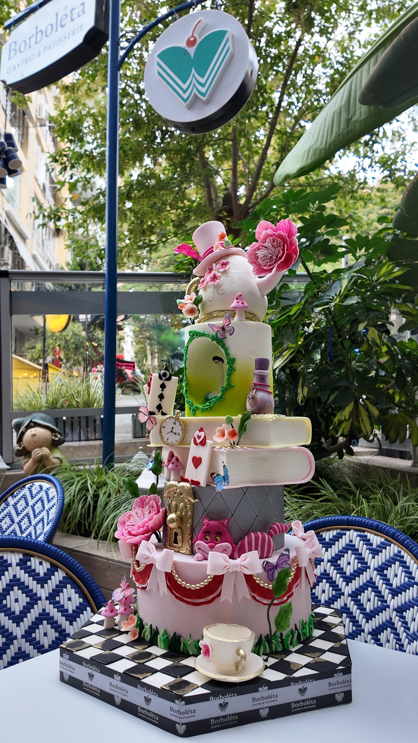 Alice Harikalar Diyarında Pasta