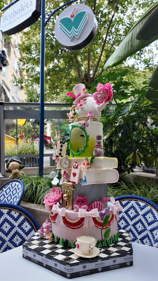 Alice Harikalar Diyarında Pasta